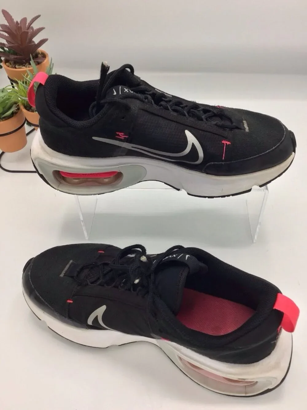 Nike Air Max INTRLK Womens Size 9 Black White Silver Hyper Pink DQ2904-004